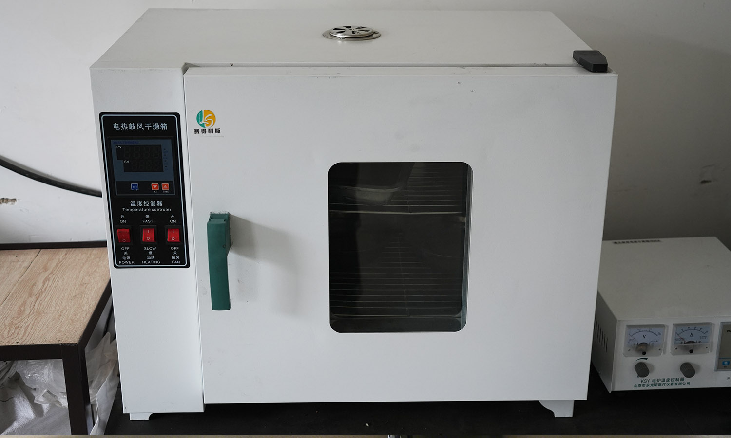 电热鼓风干燥箱
